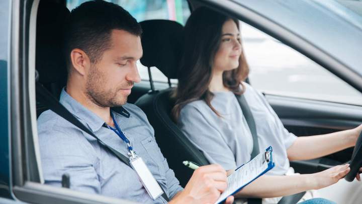 Ecole de conduite, Léon